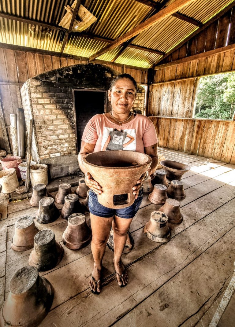 O conhecimento ancestral reflete nas práticas produtivas das populações locais, promovendo o uso sustentável dos recursos naturais e o sustento das famílias.